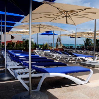 relax-in-the-vip-lounge-at-dolphin-discovery-isla-mujeres_7583871412_o